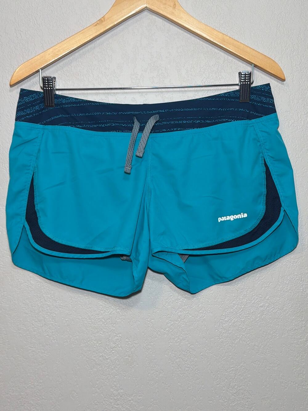 Patagonia Women's Strider Athletic shorts in teal SZ M